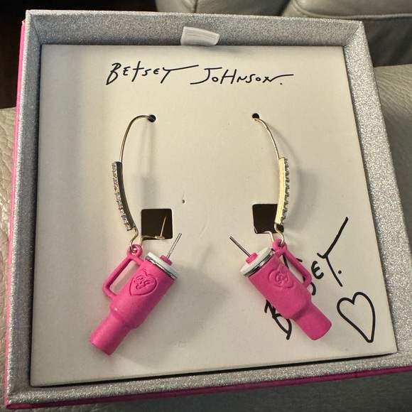 Betsey Johnson Hot Pink Stanley Style Tumbler Cup Gems Drop Earrings NIB - Picture 1 of 5